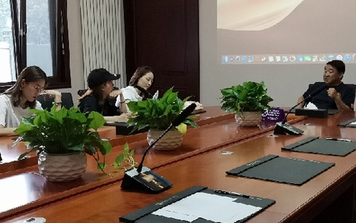 中央三台节目组采访